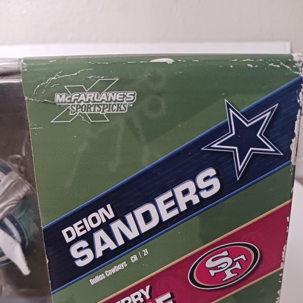 McFarlane NFL Deluxe NFL Two-Pack Deion Sanders VS Jerry Rice Action Figure Set - Picture 5 of 7